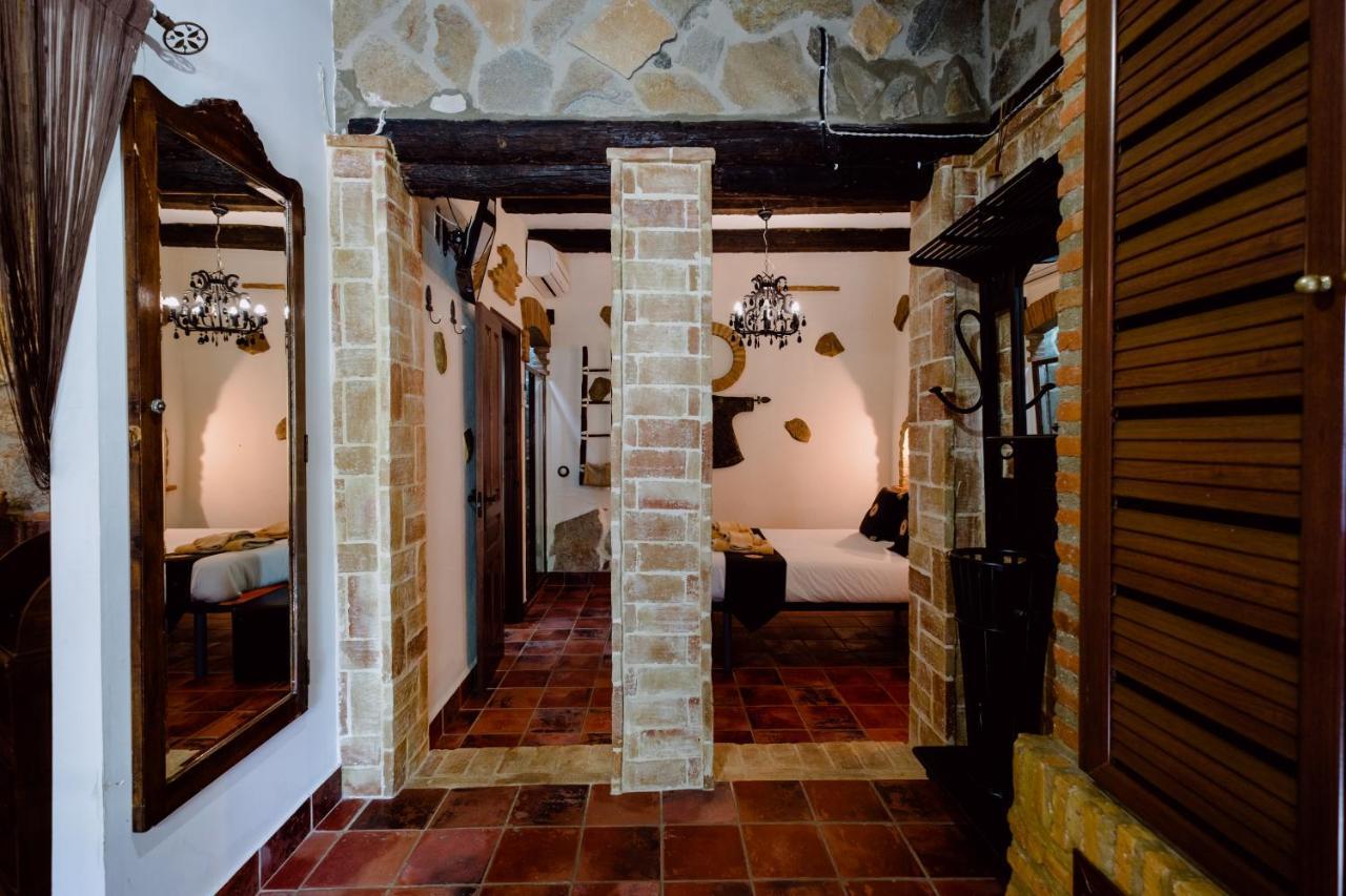 Hotel Rural Finca La Herencia Guadalcanal Exterior photo